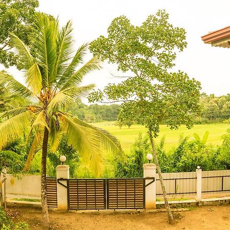 The Breeze Pinnawala Pinnawala  Luaran gambar