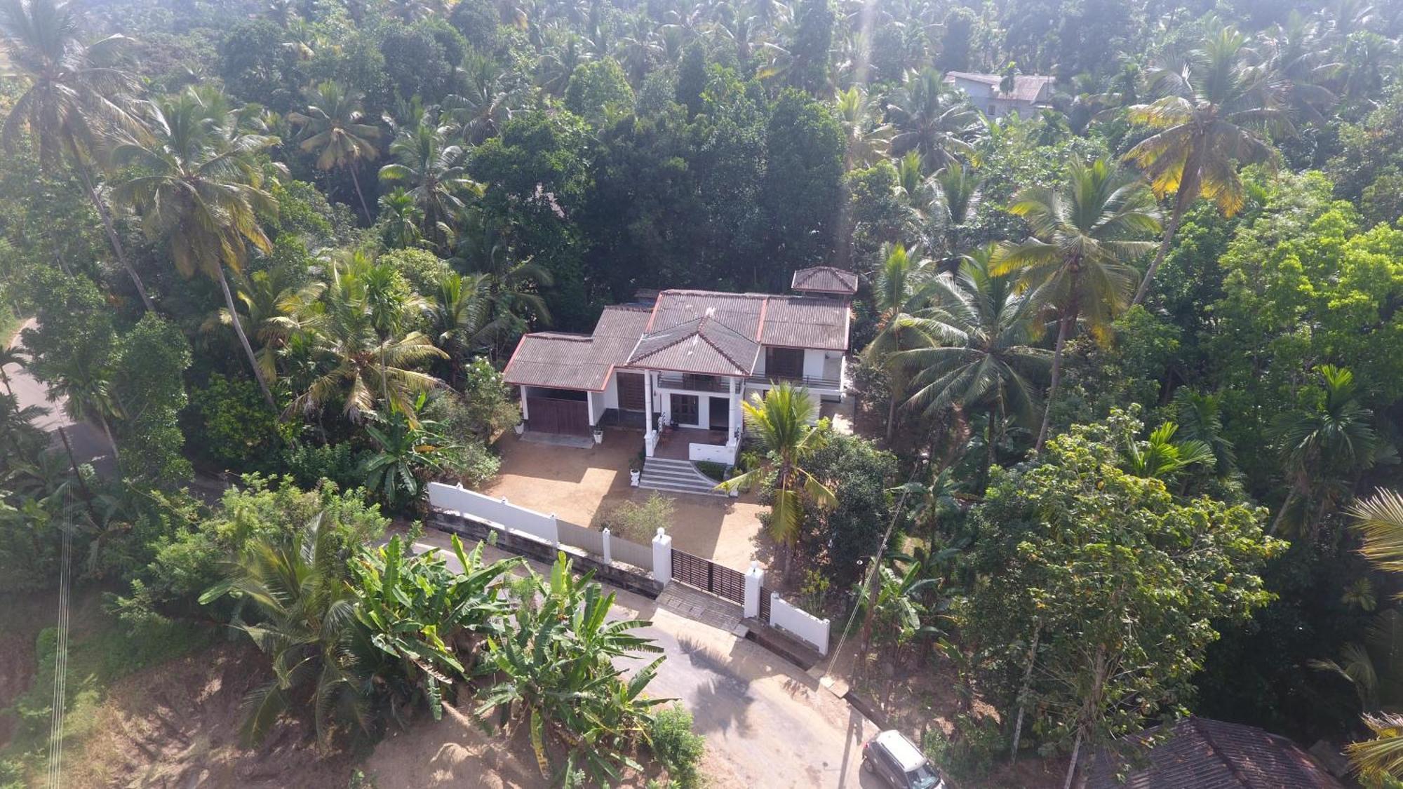 The Breeze Pinnawala Pinnawala  Luaran gambar