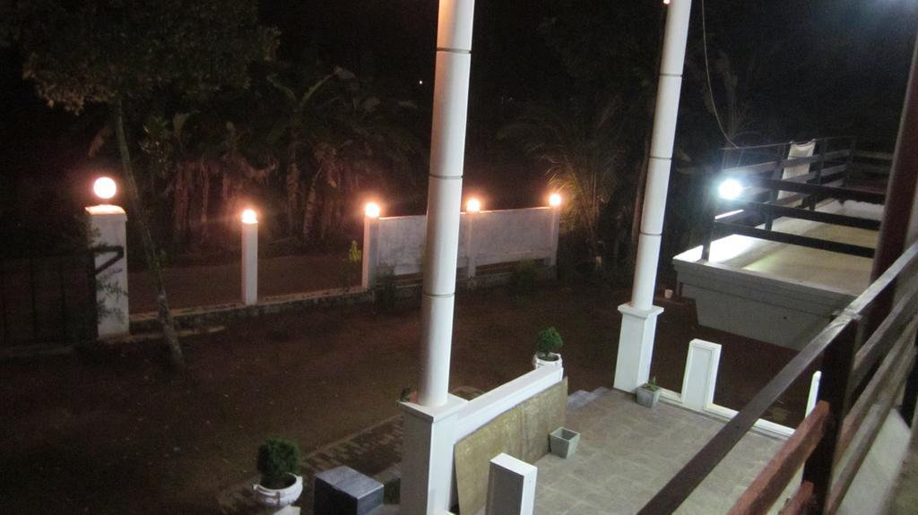 The Breeze Pinnawala Pinnawala  Luaran gambar