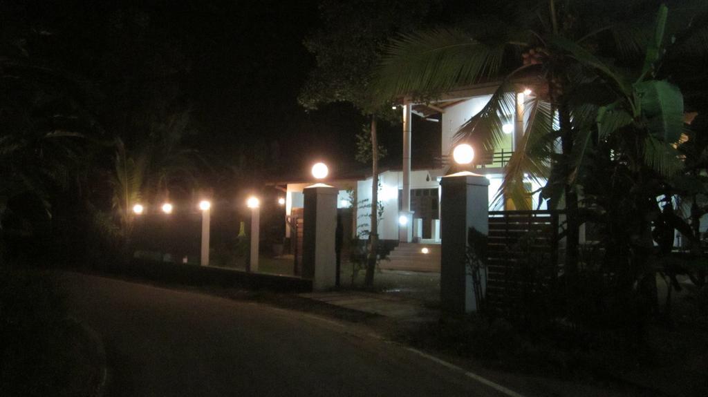 The Breeze Pinnawala Pinnawala  Luaran gambar