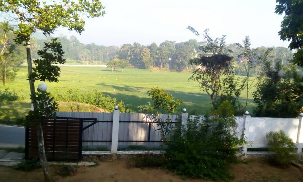 The Breeze Pinnawala Pinnawala  Luaran gambar
